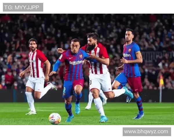 西甲激战：拜仁与巴萨战成平局红牌事件引发全场热议