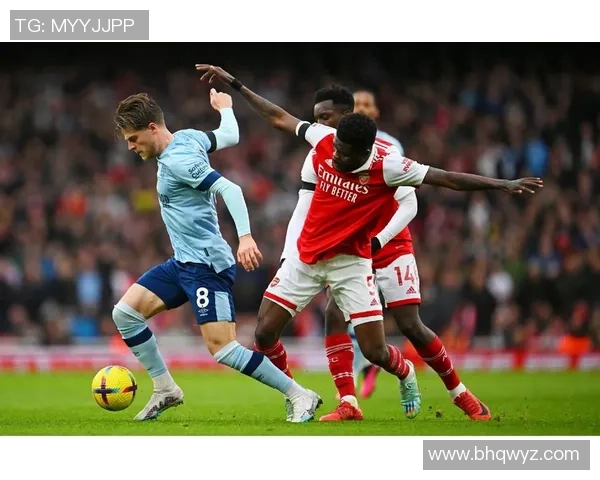 英超激战巴黎圣日耳曼与拜仁握手言和帽子戏法引发争议判罚热议