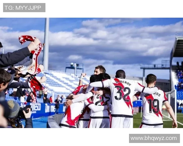 意甲激情对决那不勒斯5-0横扫阿森纳帽子戏法引发争议判罚热议