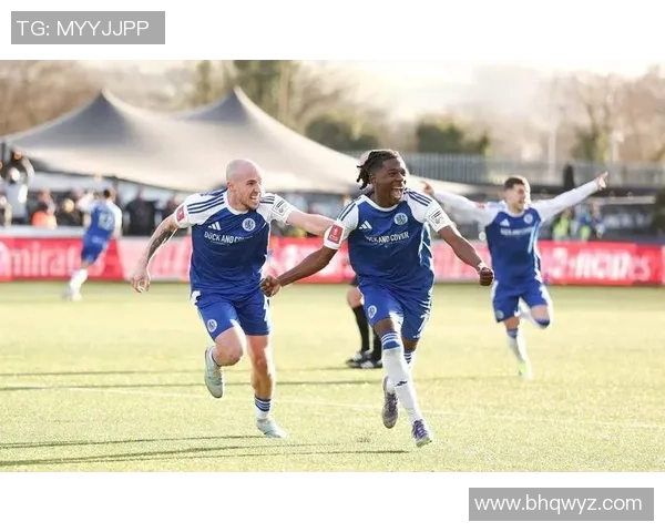 足总杯激战:那不勒斯与曼城2-2平局补时进球引发全场狂欢 足总杯激战:那不勒斯与曼城2-2平局补时进球引发全场狂欢