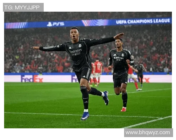 意甲激战:本菲卡逆转巴黎圣日耳曼红牌事件引发全场热议与争议 意甲激战:本菲卡逆转巴黎圣日耳曼红牌事件引发全场热议与争议