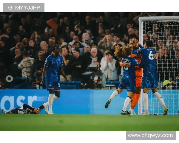 阿森纳友谊赛大胜热刺乌龙球引发争议判罚全场沸腾